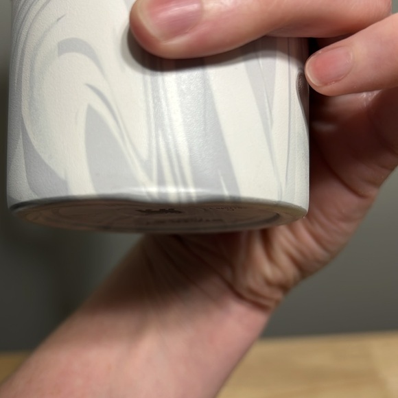 Stanley 40 oz (small dent at bottom- otherwise EUC) - Picture 4 of 7